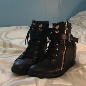 black wedges with zippers